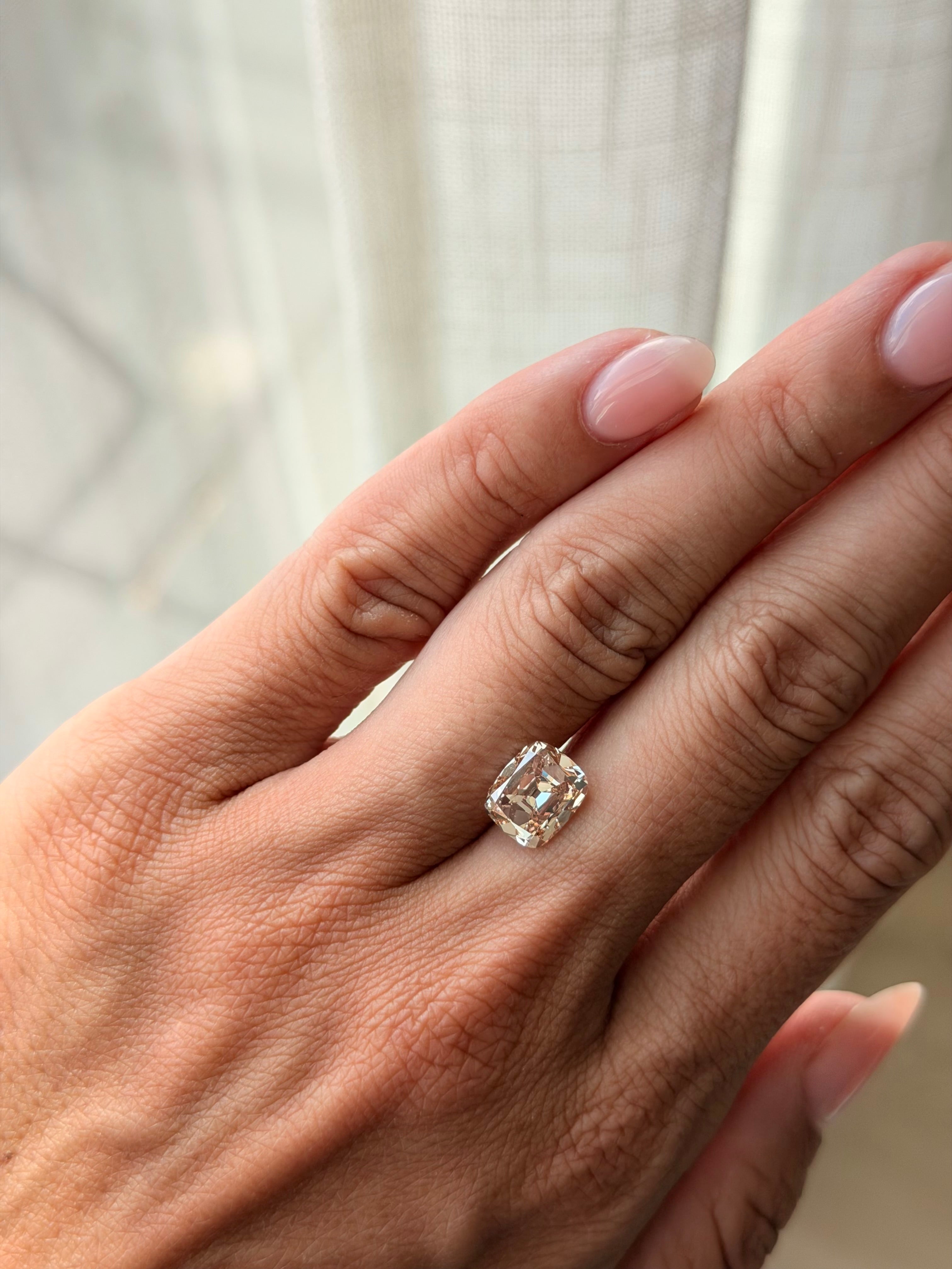 Champagne Old Mine Cut, 3.02ct