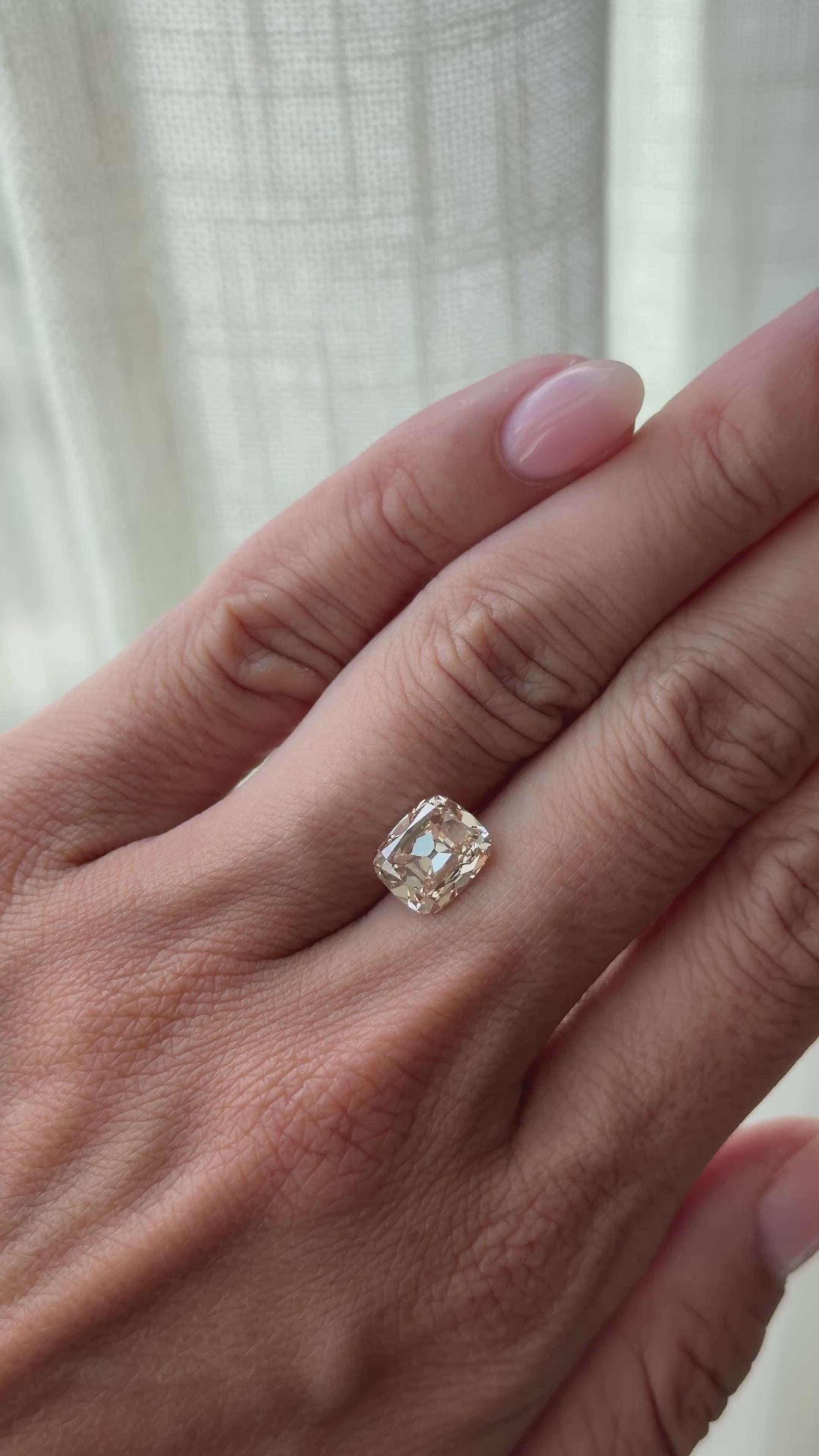 Champagne Old Mine Cut, 3.02ct